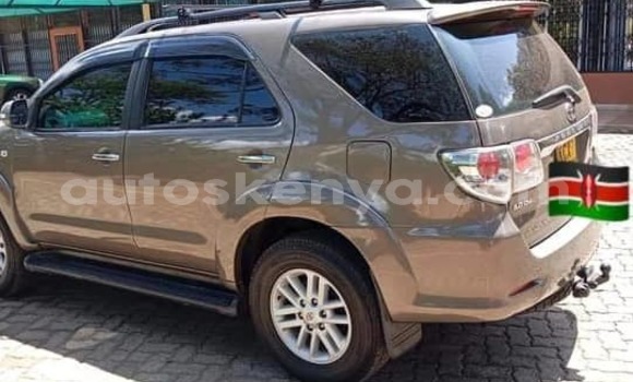 Oofamaa Toyota Fortuner Other Makiinaa iti Bomet keessatti Rift Valley keessatti Oofamaa Toyota Fortuner Other Makiinaa iti Bomet keessatti Rift Valley keessatti