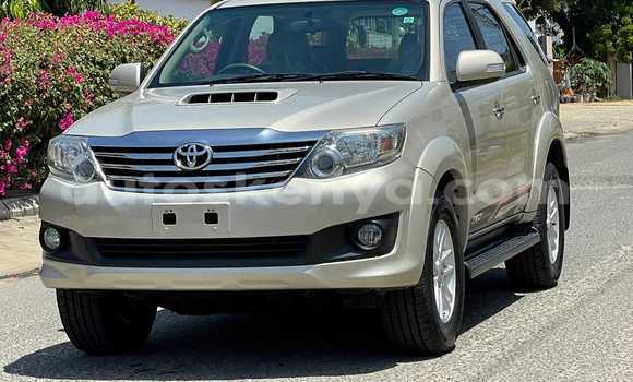 Imported Toyota Fortuner Beige Makiinaa iti Mombasa keessatti Coastal Kenya keessatti Imported Toyota Fortuner Beige Makiinaa iti Mombasa keessatti Coastal Kenya keessatti