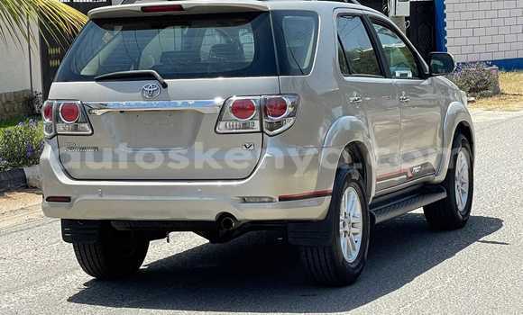 Imported Toyota Fortuner Beige Makiinaa iti Mombasa keessatti Coastal Kenya keessatti Imported Toyota Fortuner Beige Makiinaa iti Mombasa keessatti Coastal Kenya keessatti