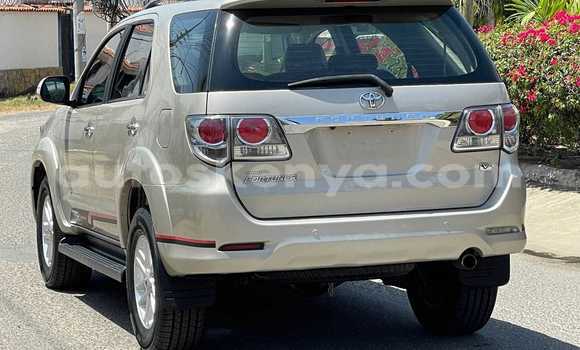 Imported Toyota Fortuner Beige Makiinaa iti Mombasa keessatti Coastal Kenya keessatti Imported Toyota Fortuner Beige Makiinaa iti Mombasa keessatti Coastal Kenya keessatti