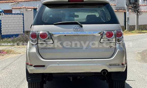 Imported Toyota Fortuner Beige Makiinaa iti Mombasa keessatti Coastal Kenya keessatti Imported Toyota Fortuner Beige Makiinaa iti Mombasa keessatti Coastal Kenya keessatti