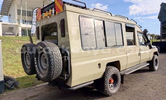 Buy Used Toyota Land Cruiser Red Car in Vanga in Central Buy Used Toyota Land Cruiser Red Car in Vanga in Central