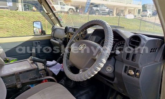 Buy Used Toyota Land Cruiser Red Car in Vanga in Central Buy Used Toyota Land Cruiser Red Car in Vanga in Central