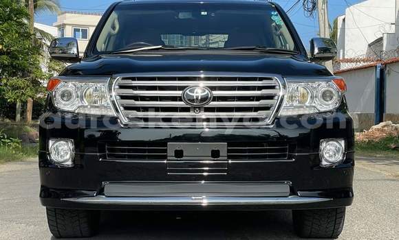 Nunua Imported Toyota Land Cruiser Nyeusi Gari ndani ya Mombasa nchini Kenya ya Pwani