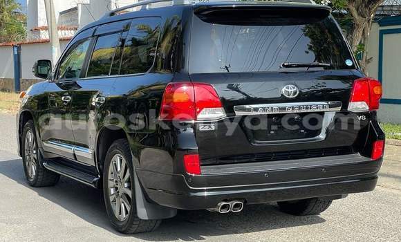 Imported Toyota Land Cruiser Black Makiinaa iti Mombasa keessatti Coastal Kenya keessatti Imported Toyota Land Cruiser Black Makiinaa iti Mombasa keessatti Coastal Kenya keessatti