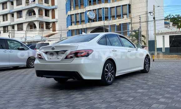 Imported Toyota Crown White Makiinaa iti Mombasa keessatti Coastal Kenya keessatti Imported Toyota Crown White Makiinaa iti Mombasa keessatti Coastal Kenya keessatti