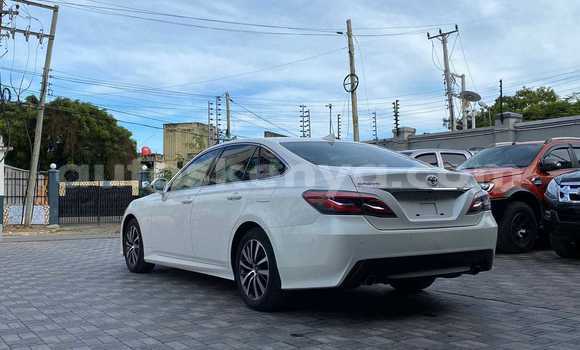 Imported Toyota Crown White Makiinaa iti Mombasa keessatti Coastal Kenya keessatti Imported Toyota Crown White Makiinaa iti Mombasa keessatti Coastal Kenya keessatti