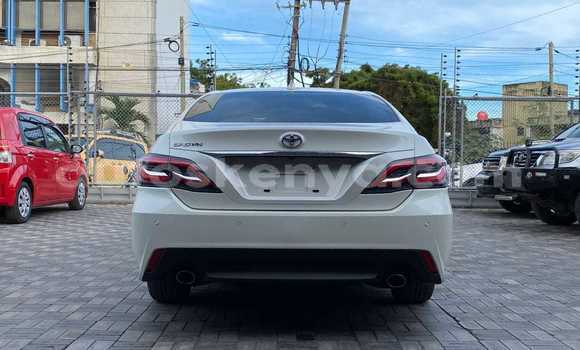 Imported Toyota Crown White Makiinaa iti Mombasa keessatti Coastal Kenya keessatti Imported Toyota Crown White Makiinaa iti Mombasa keessatti Coastal Kenya keessatti