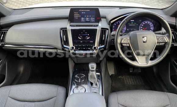 Imported Toyota Crown White Makiinaa iti Mombasa keessatti Coastal Kenya keessatti Imported Toyota Crown White Makiinaa iti Mombasa keessatti Coastal Kenya keessatti