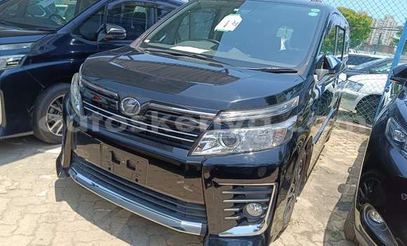 Nunua Imported Toyota Voxy Nyeusi Gari ndani ya Mombasa nchini Kenya ya Pwani