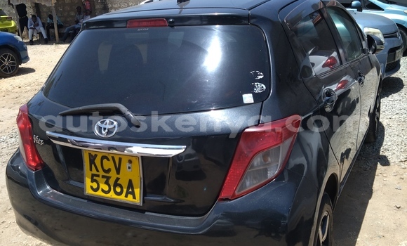 Oofamaa Toyota Vitz Black Makiinaa iti Mombasa keessatti Coastal Kenya keessatti