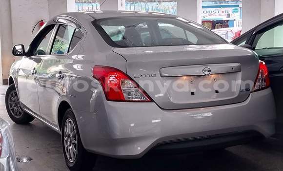 Nunua Imported Nissan Latio Fedha Gari ndani ya Mombasa nchini Kenya ya Pwani