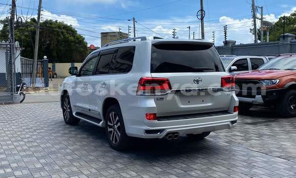 Nunua Imported Toyota Land Cruiser Nyeupe Gari ndani ya Mombasa nchini Kenya ya Pwani Nunua Imported Toyota Land Cruiser Nyeupe Gari ndani ya Mombasa nchini Kenya ya Pwani