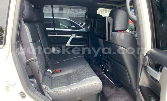 Nunua Imported Toyota Land Cruiser Nyeupe Gari ndani ya Mombasa nchini Kenya ya Pwani Nunua Imported Toyota Land Cruiser Nyeupe Gari ndani ya Mombasa nchini Kenya ya Pwani