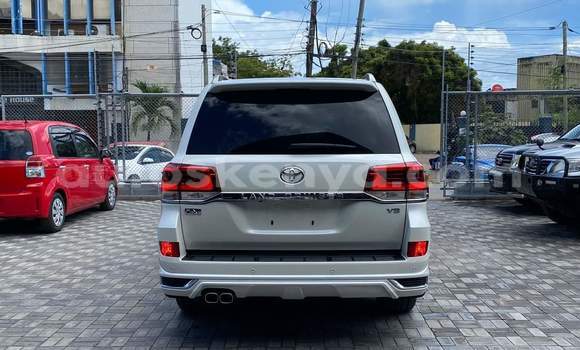 Nunua Imported Toyota Land Cruiser Nyeupe Gari ndani ya Mombasa nchini Kenya ya Pwani Nunua Imported Toyota Land Cruiser Nyeupe Gari ndani ya Mombasa nchini Kenya ya Pwani
