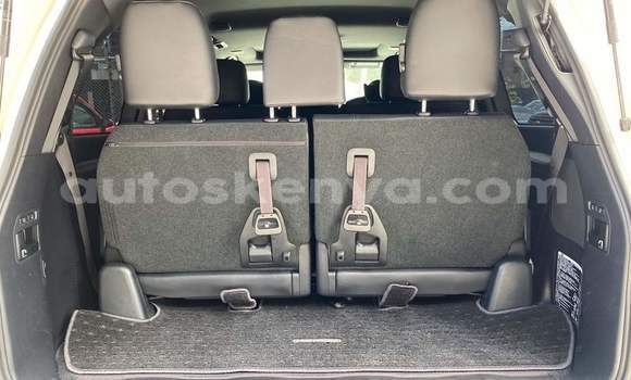 Nunua Imported Toyota Land Cruiser Nyeupe Gari ndani ya Mombasa nchini Kenya ya Pwani Nunua Imported Toyota Land Cruiser Nyeupe Gari ndani ya Mombasa nchini Kenya ya Pwani