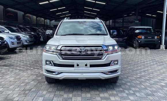 Nunua Imported Toyota Land Cruiser Nyeupe Gari ndani ya Mombasa nchini Kenya ya Pwani Nunua Imported Toyota Land Cruiser Nyeupe Gari ndani ya Mombasa nchini Kenya ya Pwani