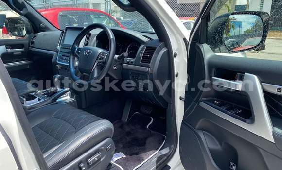Nunua Imported Toyota Land Cruiser Nyeupe Gari ndani ya Mombasa nchini Kenya ya Pwani Nunua Imported Toyota Land Cruiser Nyeupe Gari ndani ya Mombasa nchini Kenya ya Pwani
