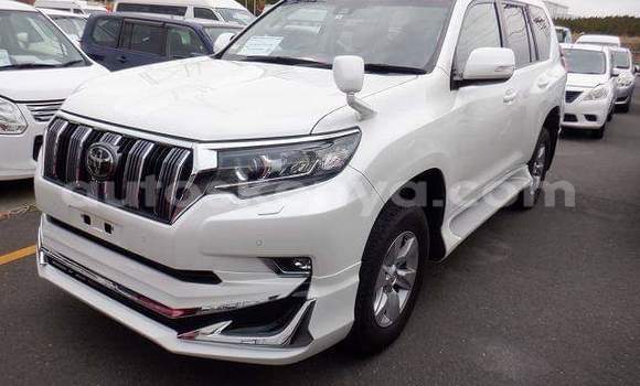 Imported Toyota Land Cruiser Prado White Makiinaa iti Mombasa keessatti Coastal Kenya keessatti Imported Toyota Land Cruiser Prado White Makiinaa iti Mombasa keessatti Coastal Kenya keessatti