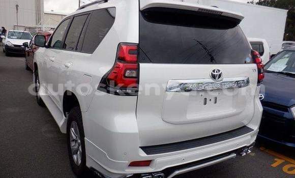 Imported Toyota Land Cruiser Prado White Makiinaa iti Mombasa keessatti Coastal Kenya keessatti Imported Toyota Land Cruiser Prado White Makiinaa iti Mombasa keessatti Coastal Kenya keessatti