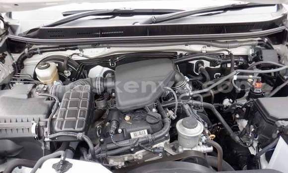 Imported Toyota Land Cruiser Prado White Makiinaa iti Mombasa keessatti Coastal Kenya keessatti Imported Toyota Land Cruiser Prado White Makiinaa iti Mombasa keessatti Coastal Kenya keessatti