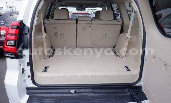 Imported Toyota Land Cruiser Prado White Makiinaa iti Mombasa keessatti Coastal Kenya keessatti Imported Toyota Land Cruiser Prado White Makiinaa iti Mombasa keessatti Coastal Kenya keessatti