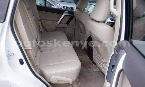 Imported Toyota Land Cruiser Prado White Makiinaa iti Mombasa keessatti Coastal Kenya keessatti Imported Toyota Land Cruiser Prado White Makiinaa iti Mombasa keessatti Coastal Kenya keessatti