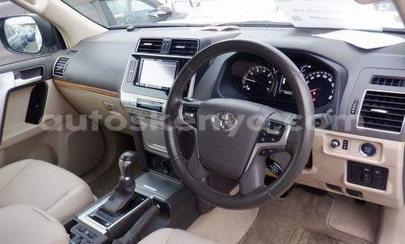Imported Toyota Land Cruiser Prado White Makiinaa iti Mombasa keessatti Coastal Kenya keessatti Imported Toyota Land Cruiser Prado White Makiinaa iti Mombasa keessatti Coastal Kenya keessatti
