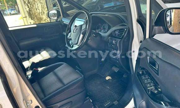 Imported Toyota Voxy White Makiinaa iti Mombasa keessatti Coastal Kenya keessatti Imported Toyota Voxy White Makiinaa iti Mombasa keessatti Coastal Kenya keessatti