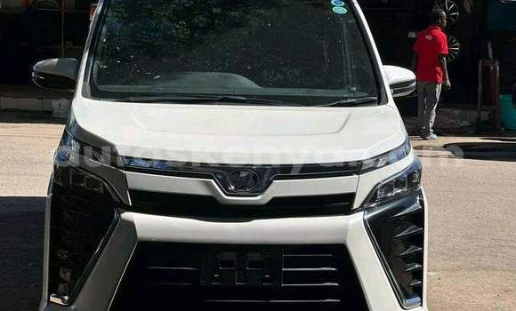 Imported Toyota Voxy White Makiinaa iti Mombasa keessatti Coastal Kenya keessatti Imported Toyota Voxy White Makiinaa iti Mombasa keessatti Coastal Kenya keessatti