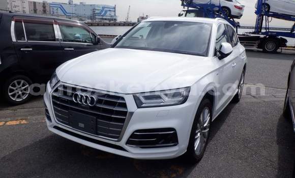 Nunua Imported Audi Q5 Nyeupe Gari ndani ya Mombasa nchini Kenya ya Pwani