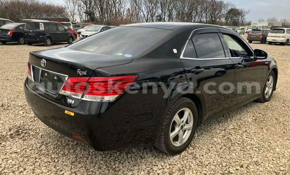 Nunua Imported Toyota Crown Nyeusi Gari ndani ya Mombasa nchini Kenya ya Pwani