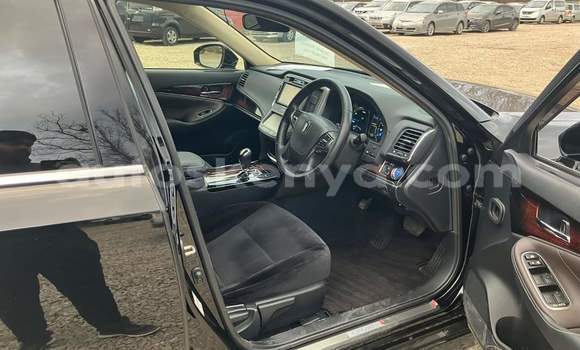Imported Toyota Crown Black Makiinaa iti Mombasa keessatti Coastal Kenya keessatti Imported Toyota Crown Black Makiinaa iti Mombasa keessatti Coastal Kenya keessatti