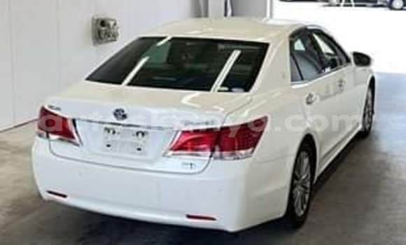 Imported Toyota Crown White Makiinaa iti Mombasa keessatti Coastal Kenya keessatti Imported Toyota Crown White Makiinaa iti Mombasa keessatti Coastal Kenya keessatti