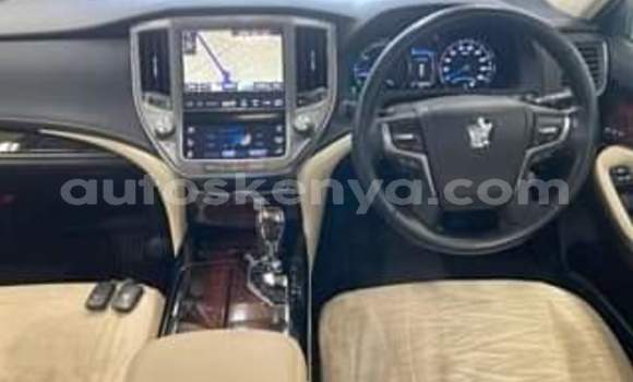 Imported Toyota Crown White Makiinaa iti Mombasa keessatti Coastal Kenya keessatti Imported Toyota Crown White Makiinaa iti Mombasa keessatti Coastal Kenya keessatti