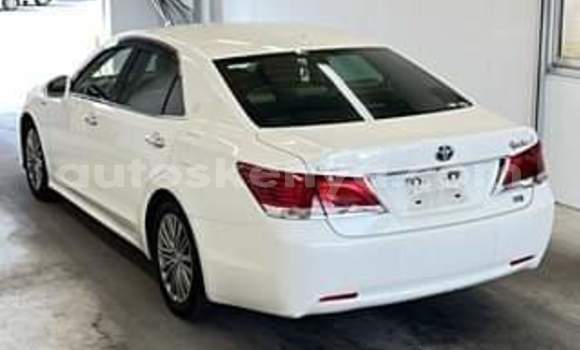 Imported Toyota Crown White Makiinaa iti Mombasa keessatti Coastal Kenya keessatti Imported Toyota Crown White Makiinaa iti Mombasa keessatti Coastal Kenya keessatti