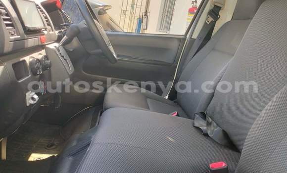 Nunua Imported Toyota Hiace Nyeupe Gari ndani ya Mombasa nchini Kenya ya Pwani Nunua Imported Toyota Hiace Nyeupe Gari ndani ya Mombasa nchini Kenya ya Pwani