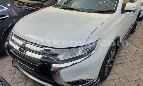 Nunua Imported Mitsubishi Outlander Nyeupe Gari ndani ya Mombasa nchini Kenya ya Pwani