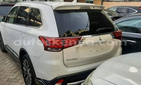 Imported Mitsubishi Outlander White Makiinaa iti Mombasa keessatti Coastal Kenya keessatti Imported Mitsubishi Outlander White Makiinaa iti Mombasa keessatti Coastal Kenya keessatti