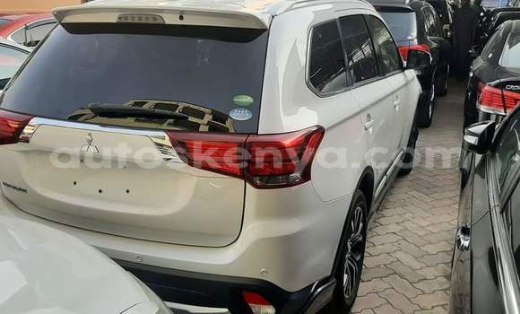 Imported Mitsubishi Outlander White Makiinaa iti Mombasa keessatti Coastal Kenya keessatti Imported Mitsubishi Outlander White Makiinaa iti Mombasa keessatti Coastal Kenya keessatti