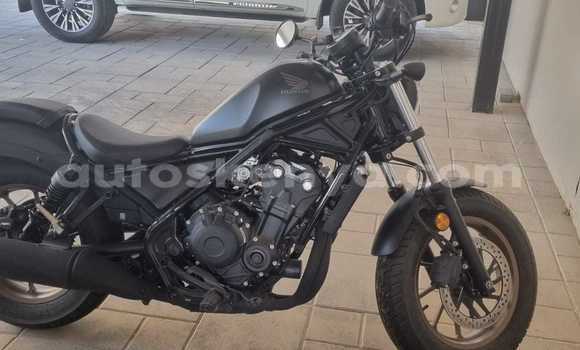 Oofamaa Honda Rebel Black Doqdoqqee iti Nairobi keessatti Nairobi keessatti