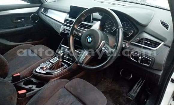 Nunua Imported BMW 2-Series Nyeupe Gari ndani ya Mombasa nchini Kenya ya Pwani Nunua Imported BMW 2-Series Nyeupe Gari ndani ya Mombasa nchini Kenya ya Pwani