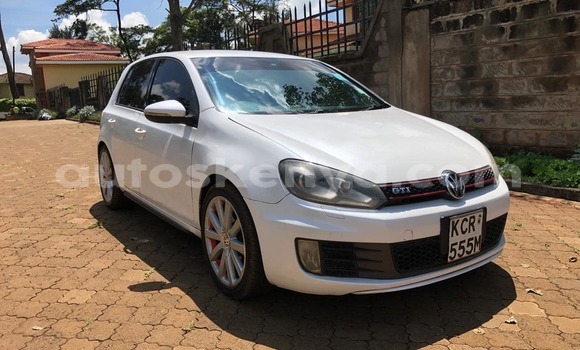 Oofamaa Volkswagen Golf White Makiinaa iti Busia keessatti West Kenya keessatti