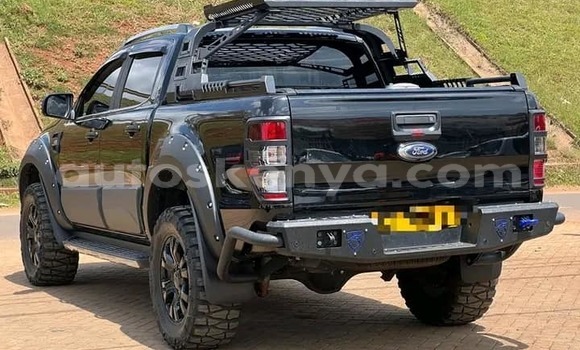 Oofamaa Ford Ranger Black Makiinaa iti Bute keessatti Northeast Kenya keessatti Oofamaa Ford Ranger Black Makiinaa iti Bute keessatti Northeast Kenya keessatti
