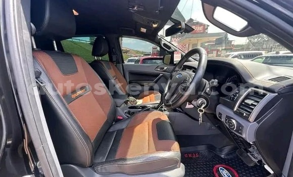 Oofamaa Ford Ranger Black Makiinaa iti Bute keessatti Northeast Kenya keessatti Oofamaa Ford Ranger Black Makiinaa iti Bute keessatti Northeast Kenya keessatti