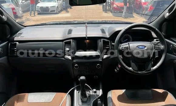 Oofamaa Ford Ranger Black Makiinaa iti Bute keessatti Northeast Kenya keessatti Oofamaa Ford Ranger Black Makiinaa iti Bute keessatti Northeast Kenya keessatti