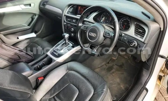 Oofamaa Audi A4 White Makiinaa iti Busia keessatti West Kenya keessatti Oofamaa Audi A4 White Makiinaa iti Busia keessatti West Kenya keessatti