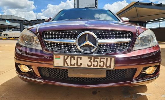 Oofamaa Mercedes-Benz C-Classe Red Makiinaa iti Busia keessatti West Kenya keessatti