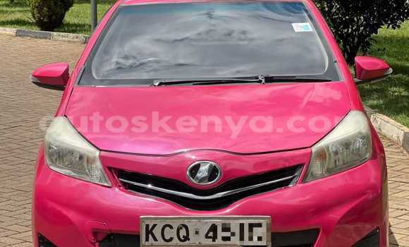 Nunua Ilio tumika Toyota Vitz Nyekundu Gari ndani ya Bura nchini Kaskazini Mashariki mwa Kenya