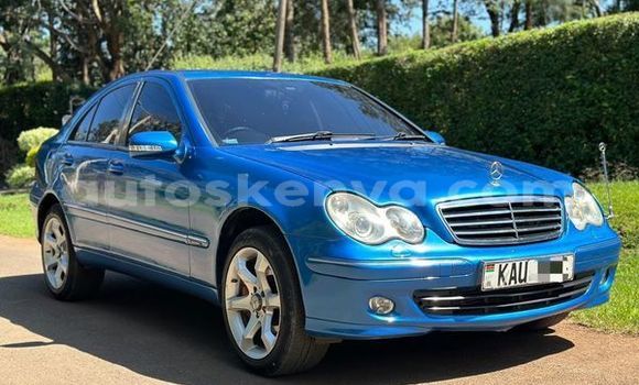 Oofamaa Mercedes Viano Other Makiinaa iti Nairobi keessatti Nairobi keessatti